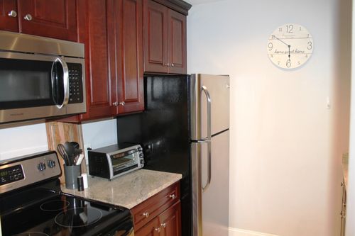 203-90 Eastern Ave, Manchester, NH, 03104-6646 | Card Image