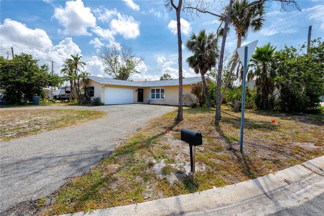 11465 7 Th St E, House other with 2 bedrooms, 2 bathrooms and null parking in Treasure Island FL | Image 48