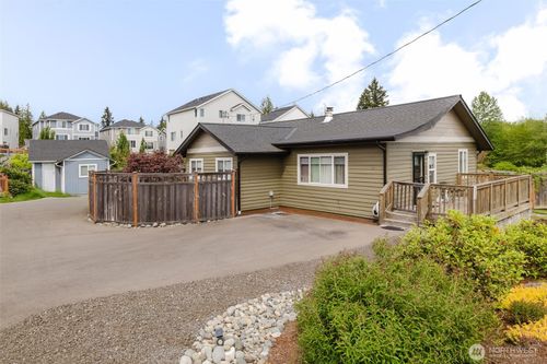 880 Nw Hogan Ln, Bremerton, WA, 98311-9132 | Card Image