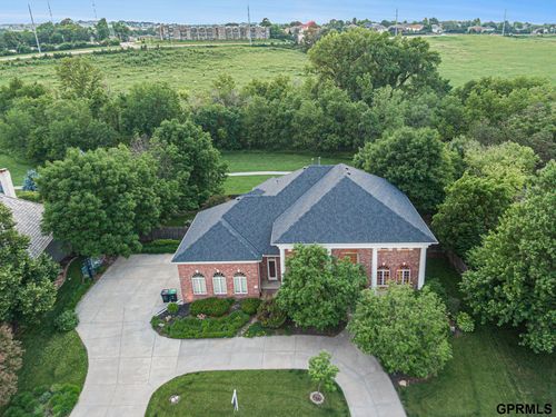 686 N 164th St, Omaha, NE, 68118-2504 | Card Image