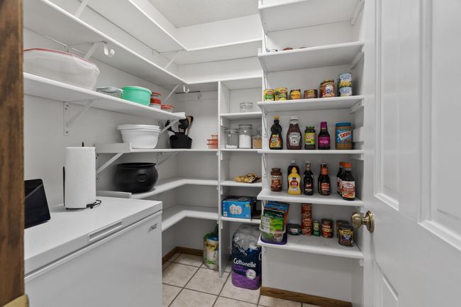 Storage space in your walk-in pantry - another chef's dream room. | Image 18