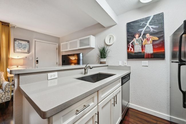 APT-5 - 2302 E Side Dr, Condo with 1 bedrooms, 1 bathrooms and 1 parking in Austin TX | Image 9