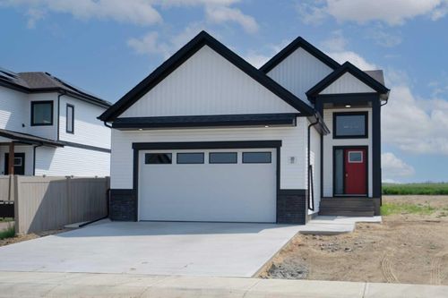 20 Ian Way, Sylvan Lake, AB, T4S0W5 | Card Image
