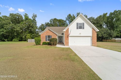 102 Mendover Dr, Jacksonville, NC, 28546-9206 | Card Image