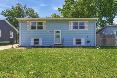 3203 W 66th St, Davenport, IA, 52806-1522 | Card Image