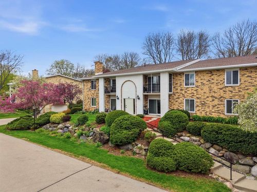 e-25 Golf Course Road, Madison, WI, 53704 | Card Image