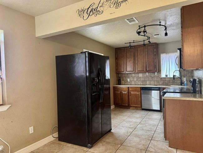 Kitchen | Image 12