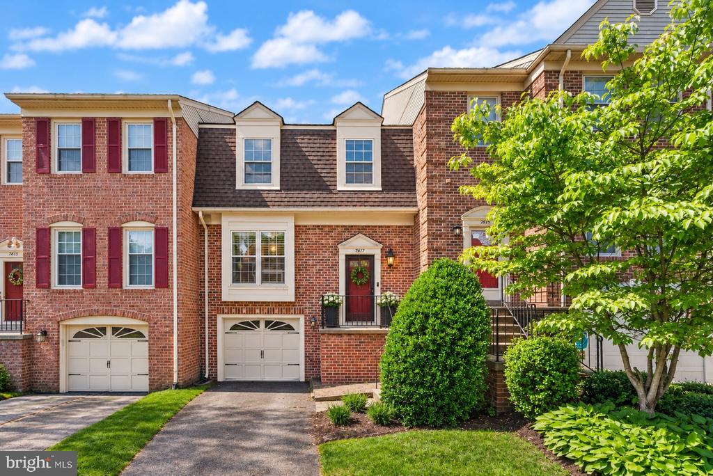 Residential in ANNANDALE