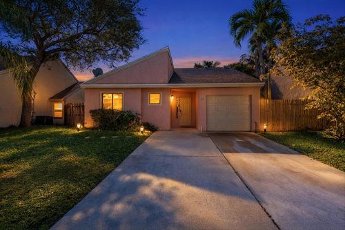 31 Peachtree Pl, Boynton Beach, FL, 33436-6708 | Card Image