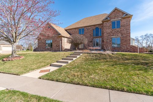 3755 E 61st Blvd, Davenport, IA, 52807-2945 | Card Image