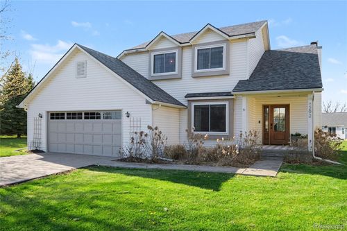 1292 Theresa Dr, Fenton, MI, 48430-9638 | Card Image