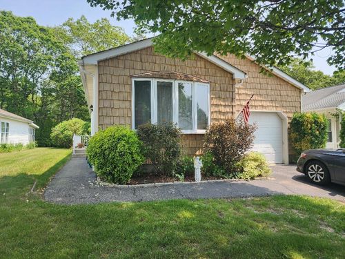 5148 Village Cir E, Manorville, NY, 11949-9567 | Card Image