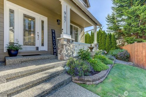 907 196th Pl Sw, Lynnwood, WA, 98036-7189 | Card Image