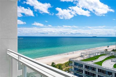 1206 - 6801 Collins Ave, Condo with 2 bedrooms, 2 bathrooms and null parking in Miami Beach FL | Image 1