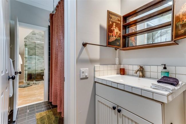 2113 Brooklyn St, House other with 3 bedrooms, 4 bathrooms and null parking in Austin TX | Image 19