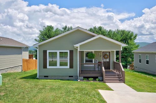 1395 W Ridge St, Wytheville, VA, 24382-1517 | Card Image