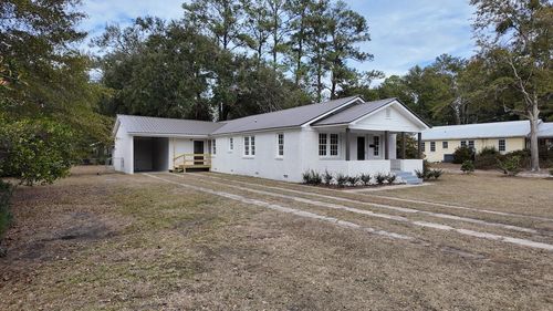 220 Thompson St, Walterboro, SC, 29488-3843 | Card Image