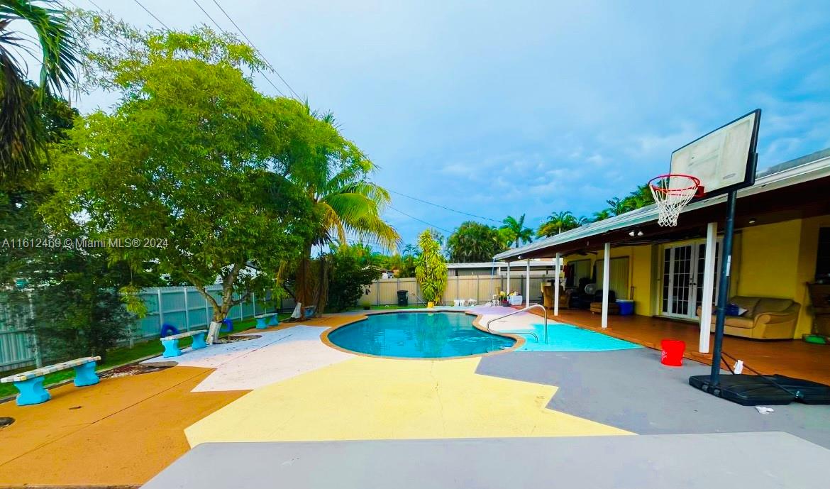 76th St, Hialeah, FL 33014