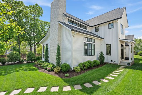 1207 Sweetbriar Ave, Nashville, TN, 37212-5518 | Card Image