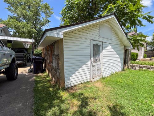 220 Preacher Roe Blvd, West Plains, MO, 65775-2554 | Card Image