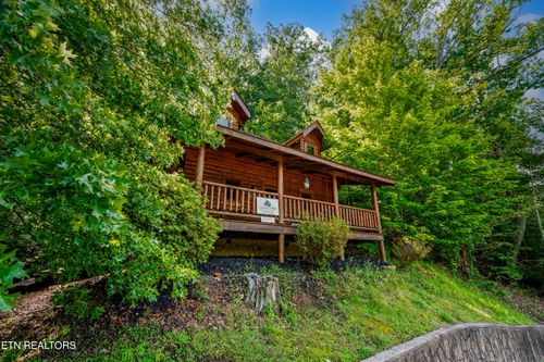 3225 Smoky Ridge Way, Sevierville, TN, 37862-7474 | Card Image