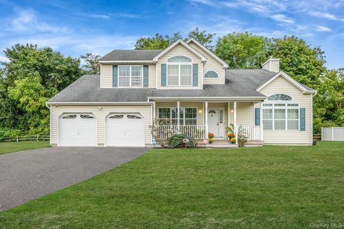 8 Nydia Ct, Yaphank, NY, 11980-9500 | Card Image