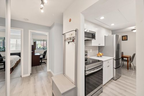 104-1320 Fir St, White Rock, BC, V4B4B2 | Card Image