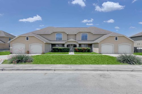 3126 Douglas Fir Dr, New Braunfels, TX, 78130-7070 | Card Image