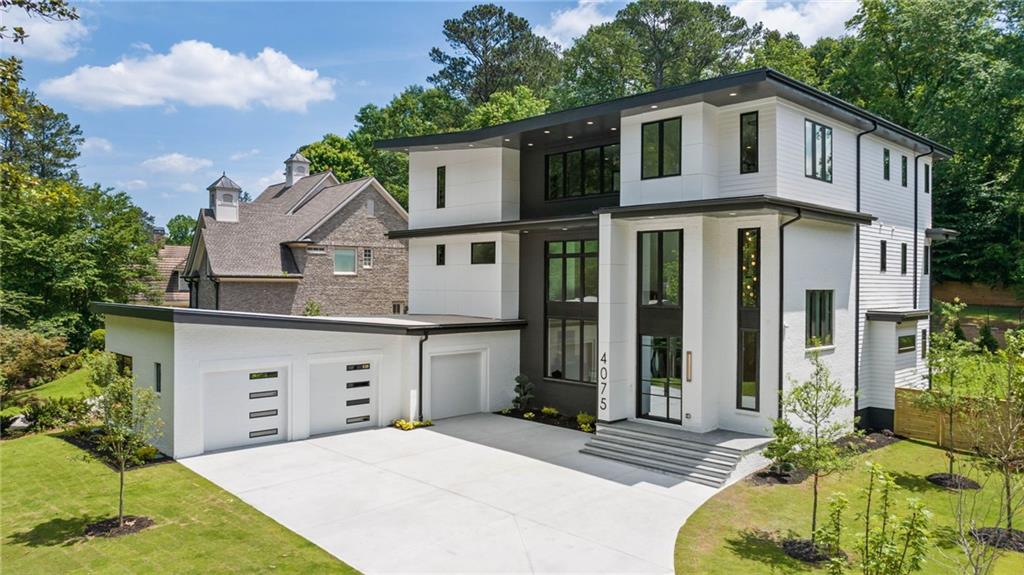 Rickenbacker Dr, Atlanta, GA 30342
