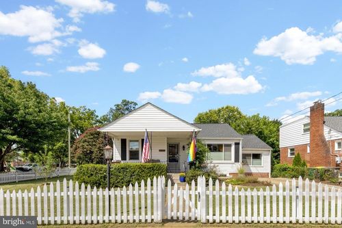 5600 36th Ave, HYATTSVILLE, MD, 20782-3811 | Card Image
