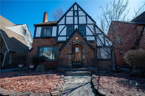 285 E 216th St, Euclid, OH, 44123-1723 | Card Image