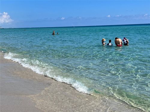 apt-305-9172 Collins Ave, Surfside, FL, 33154-3158 | Card Image