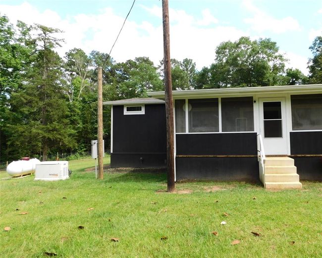 1305 Boyd Rd, Home with 3 bedrooms, 2 bathrooms and 2 parking in Bronson TX | Image 17