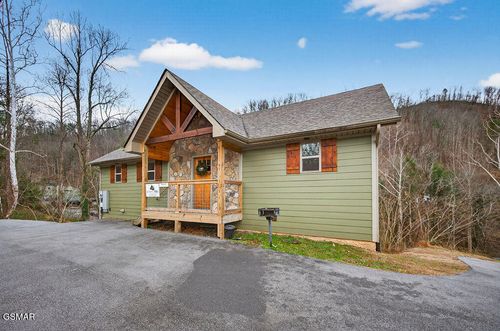 307 Sterling Dr, Gatlinburg, TN, 37738-5054 | Card Image