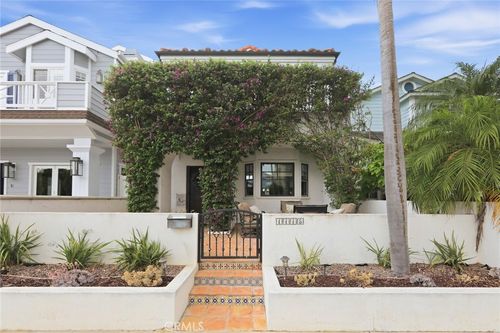 1115 California St, Huntington Beach, CA, 92648-4101 | Card Image