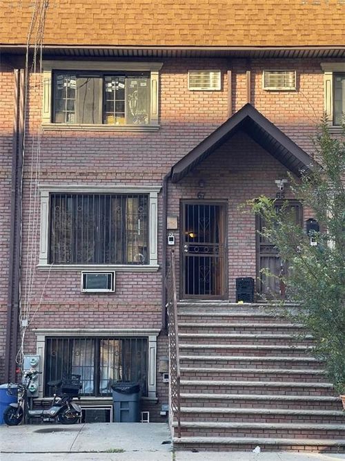 67 W 164th St, Bronx, NY, 10452-5201 | Card Image