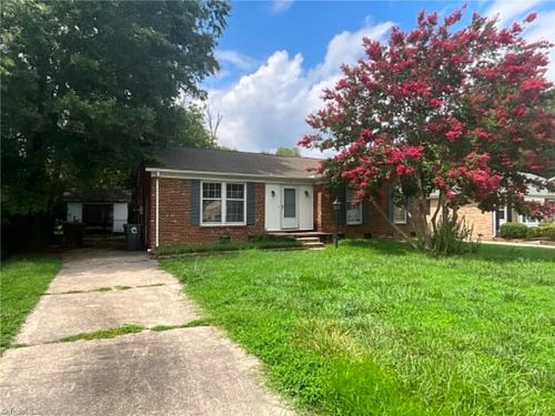 3118 Shallowford Dr, Greensboro, NC, 27406-6228 | Card Image