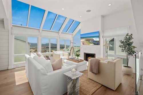 365 Shoemaker Ln, Solana Beach, CA, 92075-2386 | Card Image