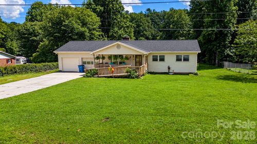 1292 Creekwood Dr, Morganton, NC, 28655-7632 | Card Image