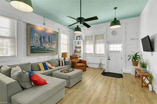 31 Cross St, Urbanna, VA, 23175-2039 | Card Image