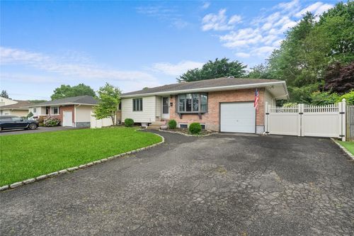 12 Donna Ln, Commack, NY, 11725-5205 | Card Image