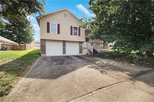 509 Sw Centurion Ct, Grain Valley, MO, 64029-8428 | Card Image