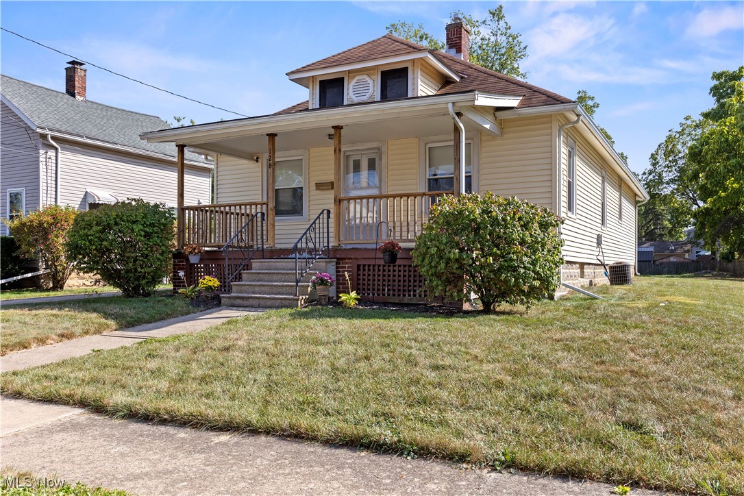 Oak St, Elyria, OH 44035