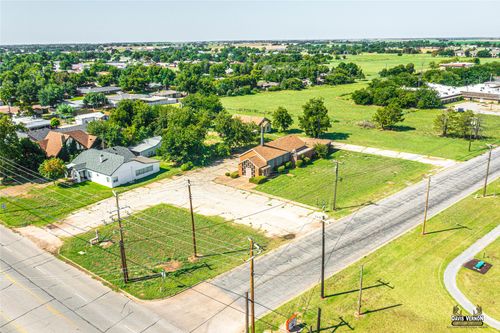 1020 Hillcrest Dr, Vernon, TX, 76384-3134 | Card Image