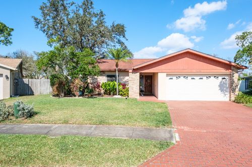 7425 118th Dr, LARGO, FL, 33773-3137 | Card Image