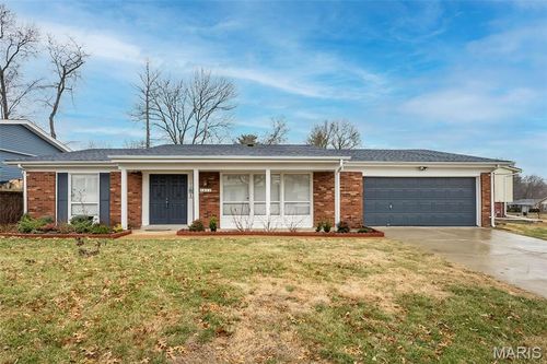 4852 Danebury Dr, Saint Louis, MO, 63128-2722 | Card Image