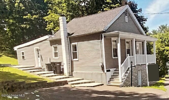 Mann Ave, Troy, NY 12180