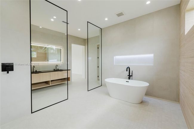 549 East Dr, House other with 4 bedrooms, 4 bathrooms and null parking in Miami Springs FL | Image 37