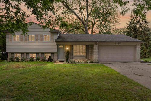 3724 Horseshoe Dr, Troy, MI, 48083-5651 | Card Image