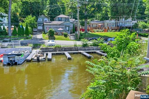 52 Sterling Rd, Greenwood Lake, NY, 10925-2913 | Card Image